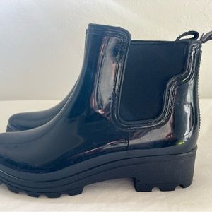 Black duck boots